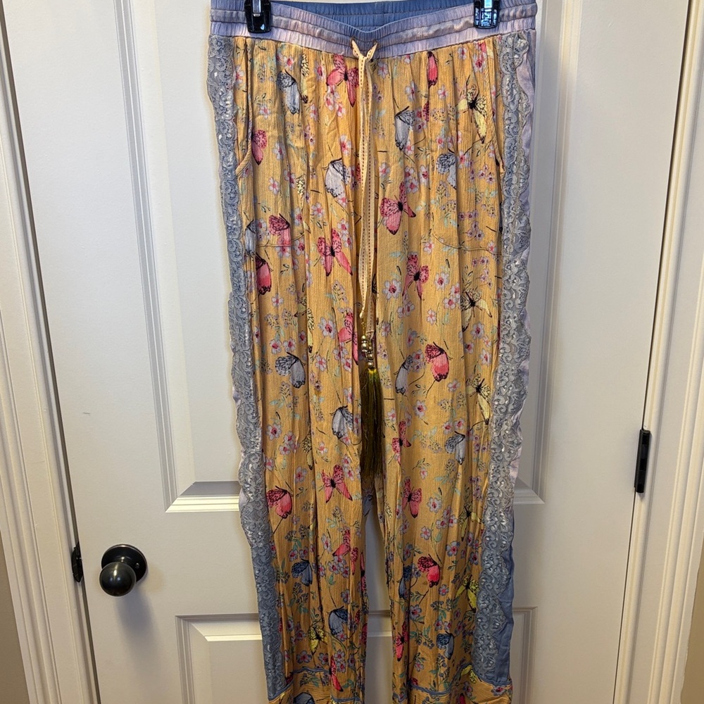 Butterfly print pants